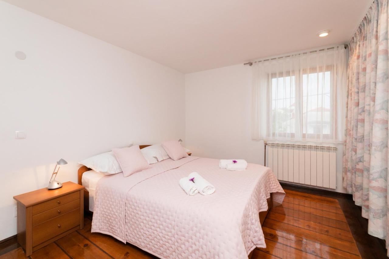 Bepa Apartment Supetar Bagian luar foto
