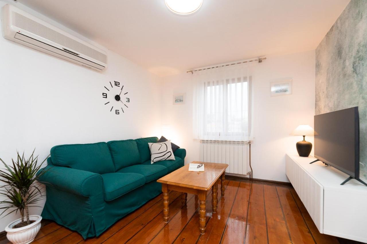 Bepa Apartment Supetar Bagian luar foto