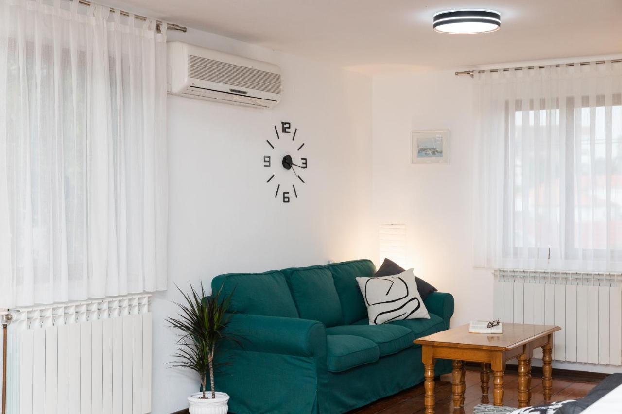 Bepa Apartment Supetar Bagian luar foto