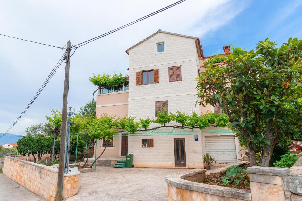 Bepa Apartment Supetar Bagian luar foto