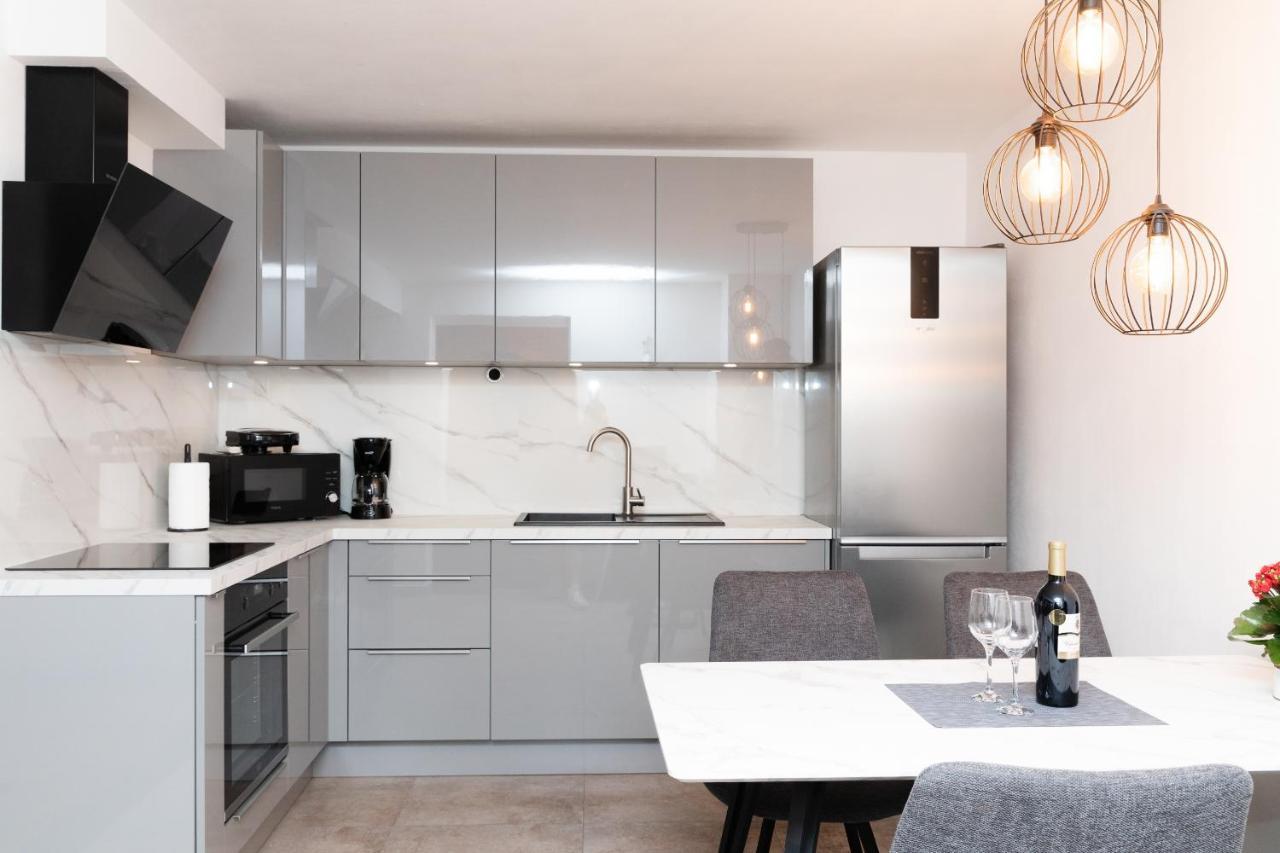 Bepa Apartment Supetar Bagian luar foto